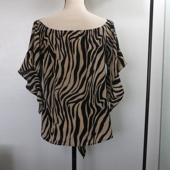 Off The Shoulder Zebra Print Top - Picture 2 of 8